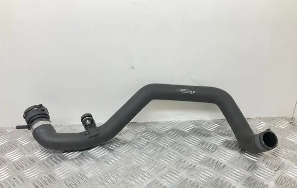 Volkswagen Touareg II Engine coolant pipe/hose 7P6122101J
