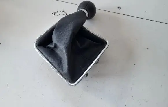 Seat Alhambra (Mk2) Gear lever shifter trim leather/knob 5N0711113