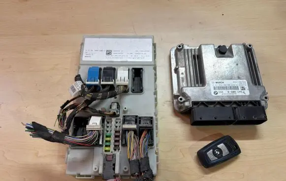 BMW 3 F30 F35 F31 Engine ECU kit and lock set 8589145