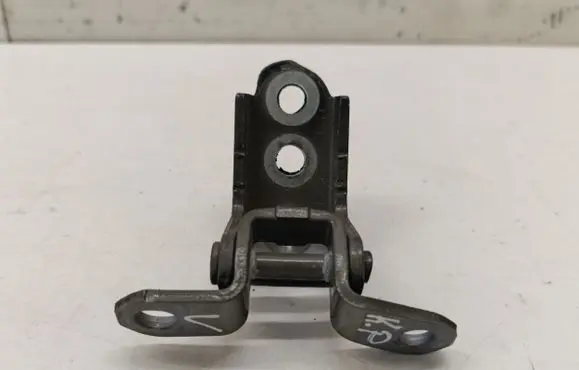 Nissan Qashqai J12 Front door upper hinge 