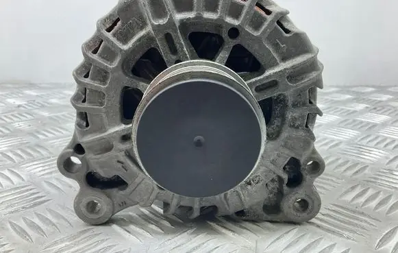 Volkswagen Tiguan Generator/alternator 03L903023F
