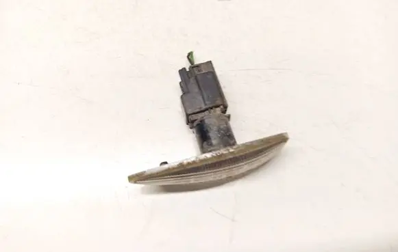 Volvo XC90 Front fender indicator light 8658344