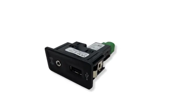 Volkswagen Golf VII AUX in-socket connector 5Q0035724
