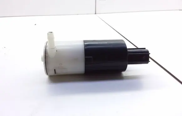 Chrysler 300M Windscreen/windshield washer pump L22136