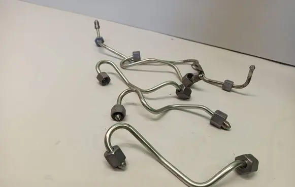Fuel injector supply line/pipe