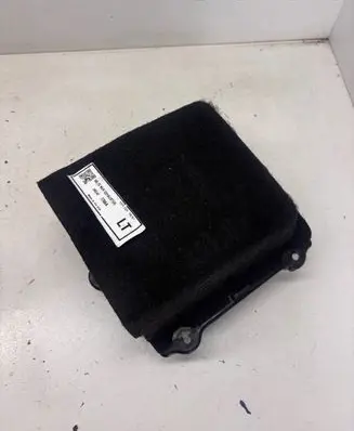Jeep Grand Cherokee WL Quarter panel pressure vent 68542779AA