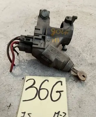 Volkswagen Golf III Ignition lock 3B0905851C