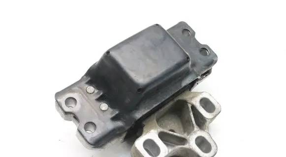 Volkswagen Touran I Engine mount bracket 5K0199555