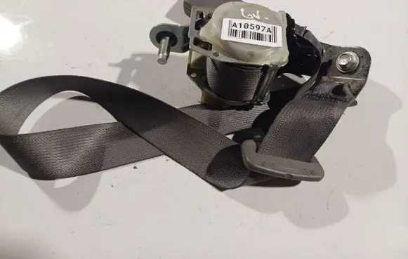 Middle seatbelt (rear)
