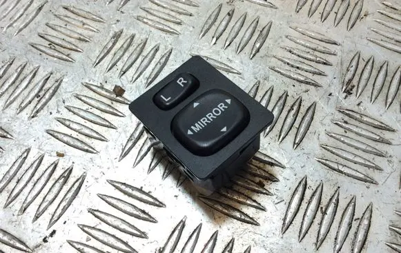Toyota Corolla Verso AR10 Wing mirror switch 769746