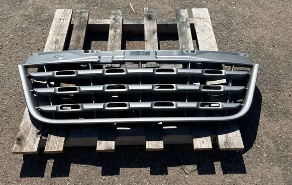 Renault Master III Front bumper upper radiator grill 623100256R EL018826