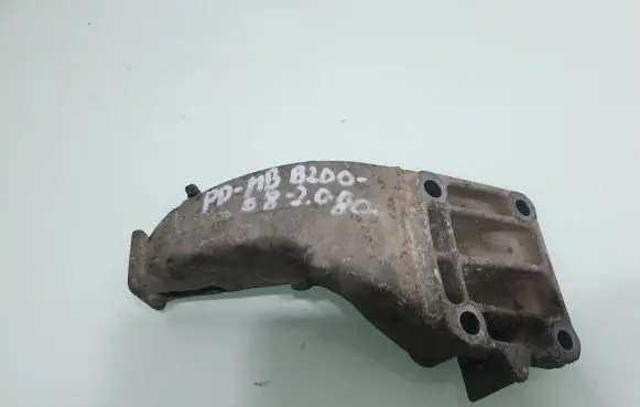 Engine mounting bracket
