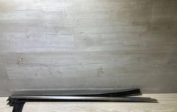 Mercedes-Benz CLS C219 Rear door glass trim molding A2197350365