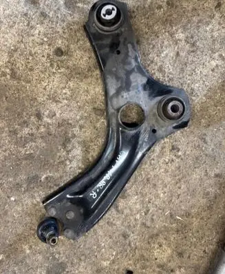 Renault Captur II Front lower control arm/wishbone 045814R