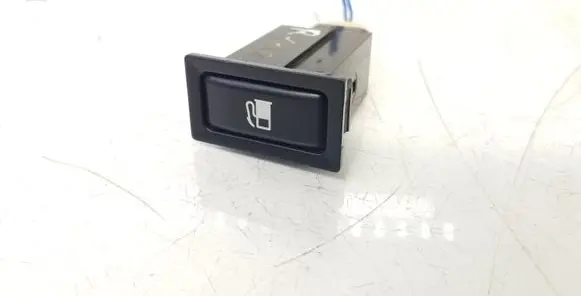 Toyota Avensis T250 Fuel tank opening switch 156795