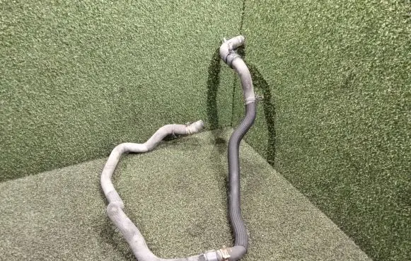 Opel Vivaro Engine coolant pipe/hose 924106155R 93450198