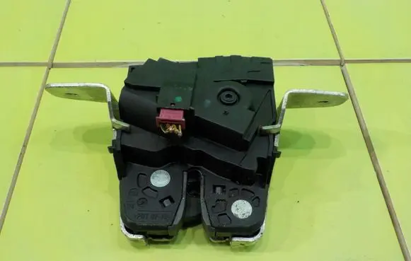 Mercedes-Benz E W212 Tailgate exterior lock 