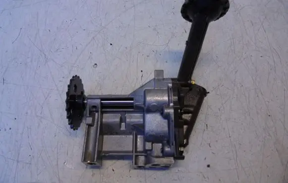 Renault Clio IV Oil pump 