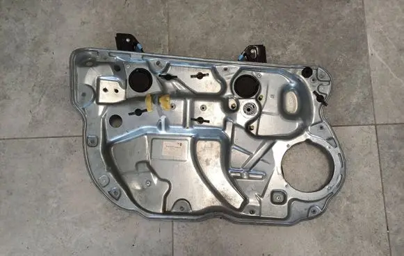 Volkswagen Polo IV 9N3 Front door window regulator with motor 6Q4837755 6Q4837751