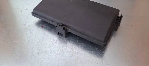 Opel Insignia A Fuse box cover 13222784