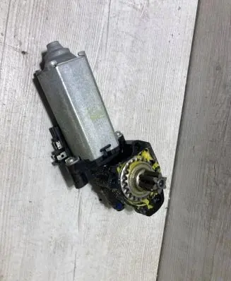 Mercedes-Benz CLS C218 X218 Seat adjustment motor P1-08484-02 405.208