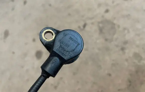 Audi TT Mk1 Crankshaft position sensor 0261210