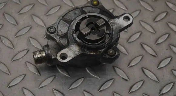 Opel Vivaro Vacuum pump 8200797164