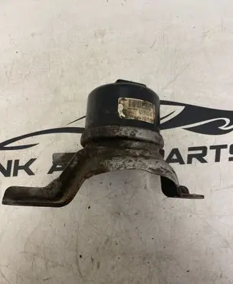 Volvo XC70 Engine mount bracket 30671245 6G926F012DD
