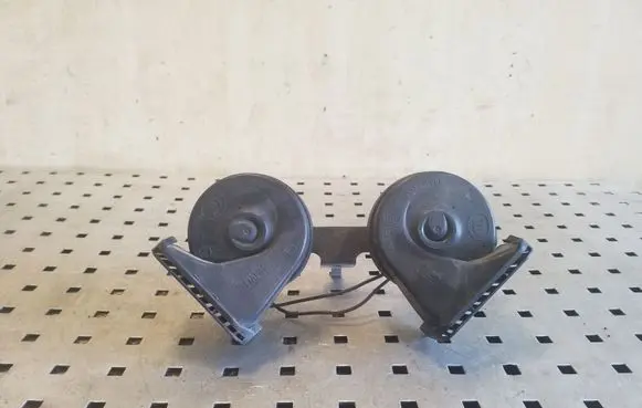 Jaguar XJL Horn signal AW9313A803AB