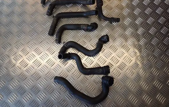 Engine coolant pipe/hose