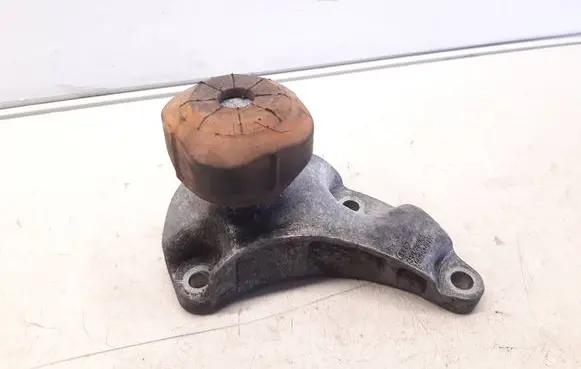 Audi A6 S6 C6 4F Engine mounting bracket 4F0199343M