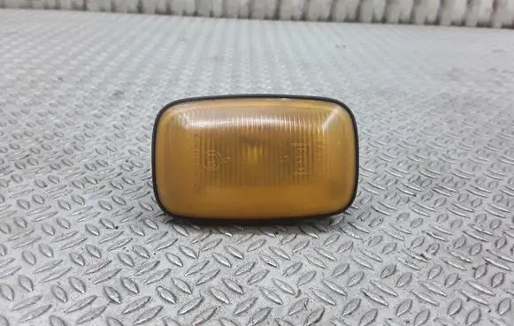 Toyota Hilux (N80, N90, N100, N110) Front fender indicator light