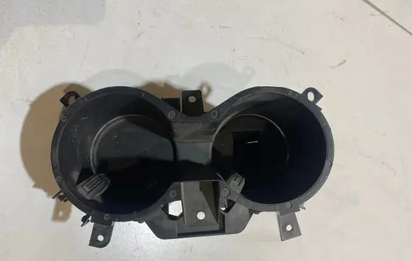 Cup holder front