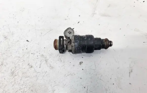 Audi A4 S4 B5 8D Fuel injector 078133551D