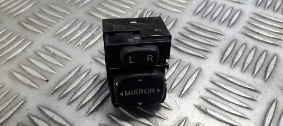 Toyota Avensis Verso Wing mirror switch 183574