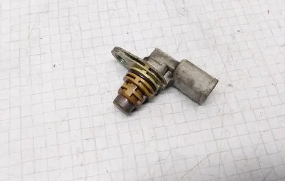 Volkswagen Touran I Camshaft position sensor 030907601D