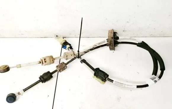 Opel Insignia A Gear shift cable linkage 55560991