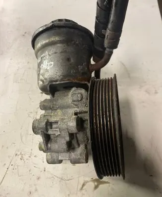 Toyota Avensis T250 Power steering pump