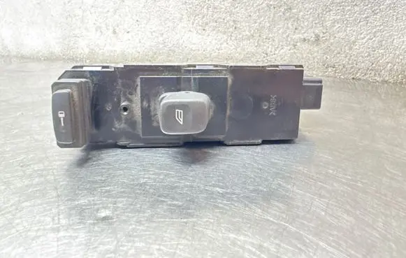 Volvo XC90 Electric window control switch 8682950 MP224300001