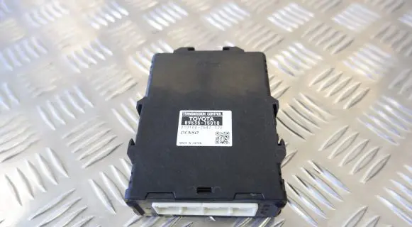 Toyota Prius (XW30) Gearbox control unit/module 8953575010