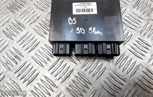 Volkswagen PASSAT B5 Engine control unit/module 1j0959799s