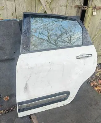 Fiat 500L Rear door
