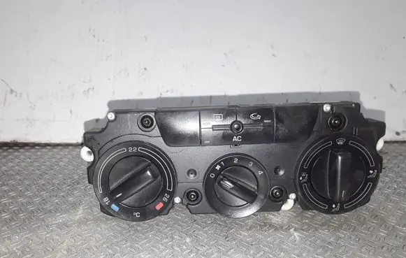 Skoda Octavia Mk2 (1Z) Climate control unit
