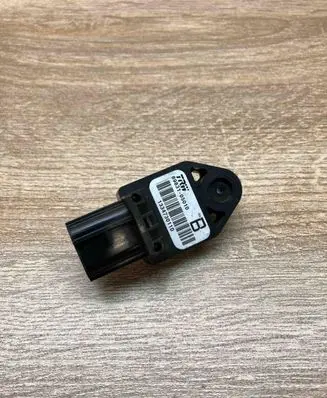 Toyota Avensis T250 Airbag deployment crash/impact sensor 8983105010 133473011D