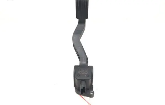 Accelerator throttle pedal