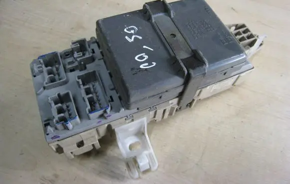 Lexus GS 300 400 430 Fuse module 8922130071