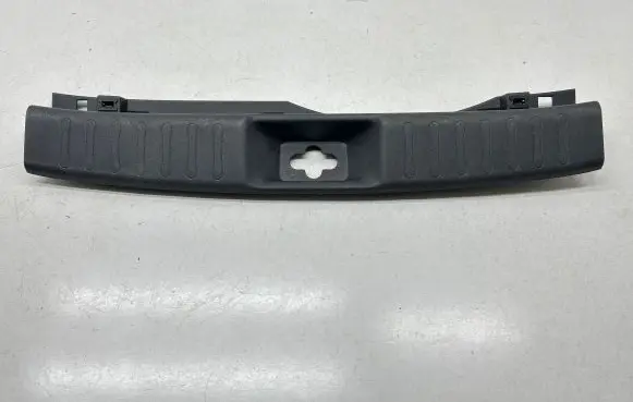 Trunk/boot sill cover protection