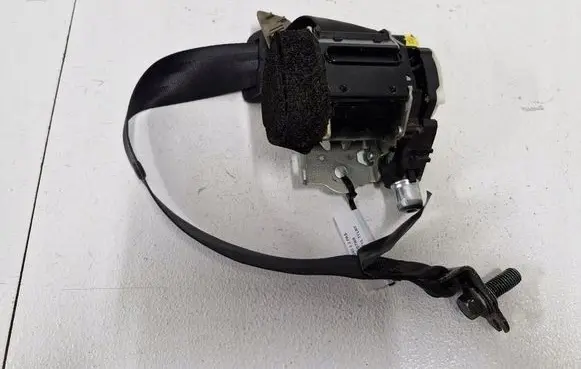 Volvo S60 Middle seatbelt (rear) 39813791