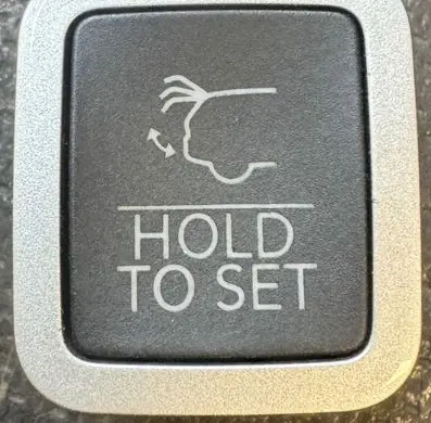 Jeep Grand Cherokee WL Tailgate/boot open switch button 68504683AA 11023901