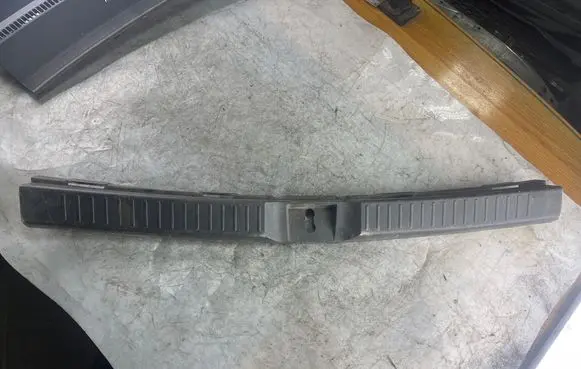 Toyota Corolla Verso AR10 Trunk/boot sill cover protection 647160f010
